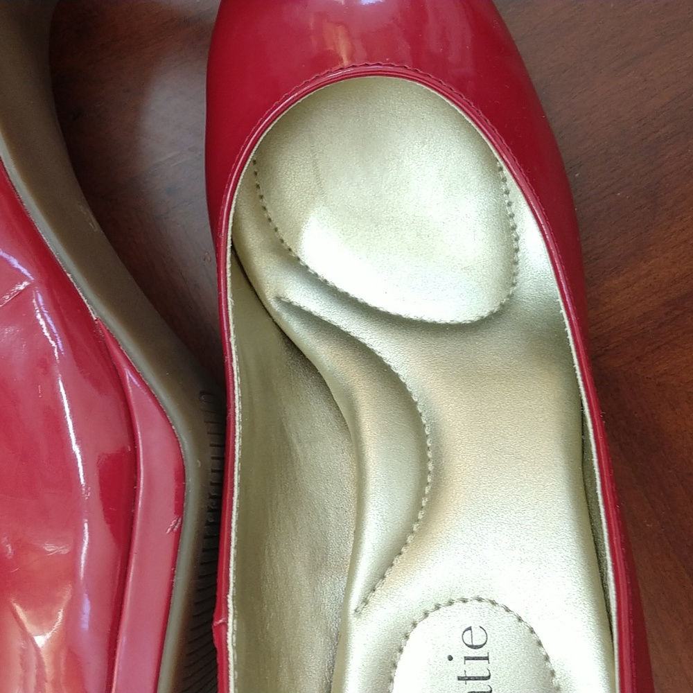Red Pumps - Picture 5 of 5
